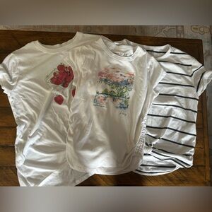 Abercrombie kids set of three short sleeve t-shirts.
Size 13/14 girls.